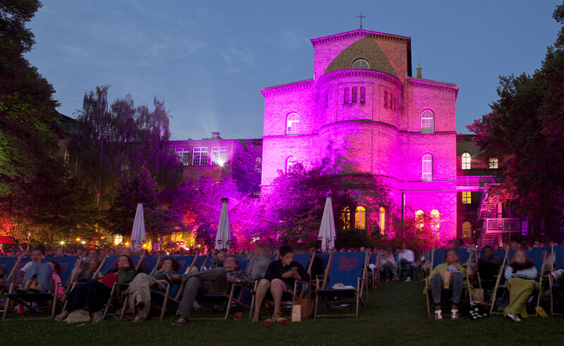 Freiluftkino Kreuzberg Bethanien Pink