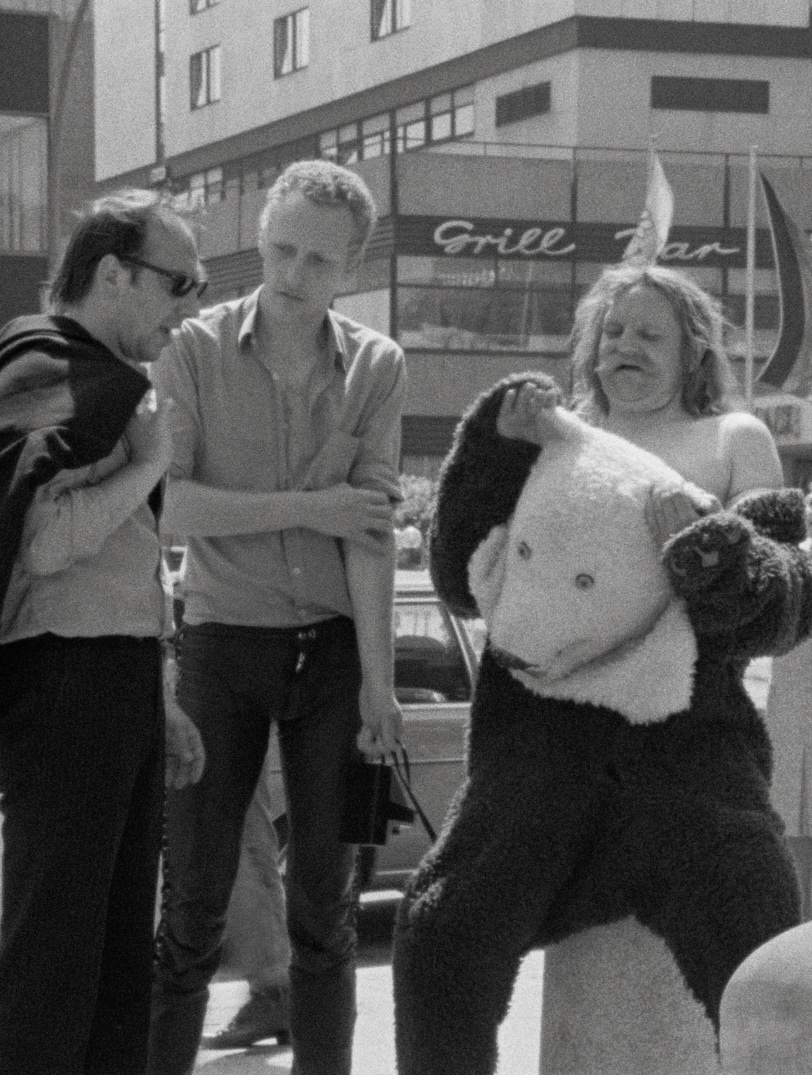Filmplakat: Geschichten aus zwölf und einem Jahr - 1985  Weltpremiere der digital restaurierten Fassung präsentiert von der Deutschen Kinemathek   